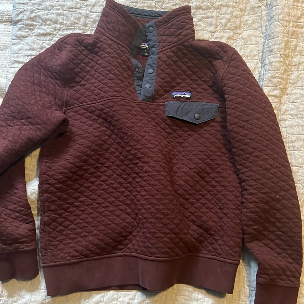 Quilted Patagonia women’s pullover medium red maroon
